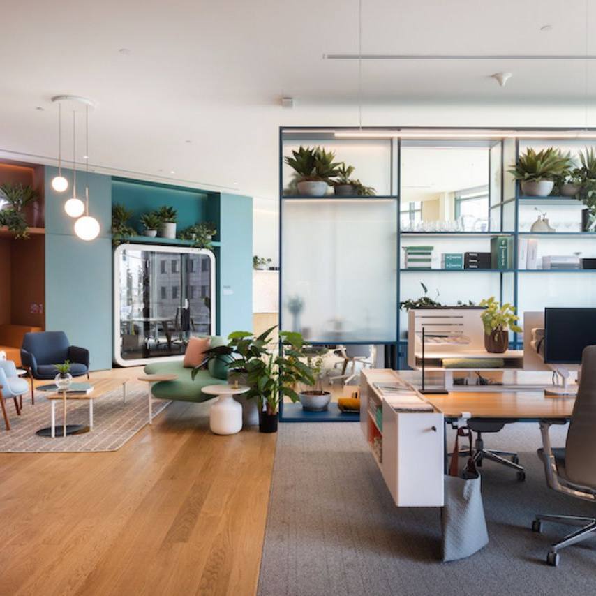 Dein Büro ist mehr als nur ein Raum, in dem du arbeitest. Es ist der Herzschlag unseres Unternehmens, ein Ort der Kreativität, Zusammenarbeit und Innovation. Aber wusstest du, dass dein Büro auch ein entscheidendes Instrument zur Mitarbeitergewinnung, -bindung und zur Steigerung der Wertschätzung und Sichtbarkeit deiner Marke sein kann?